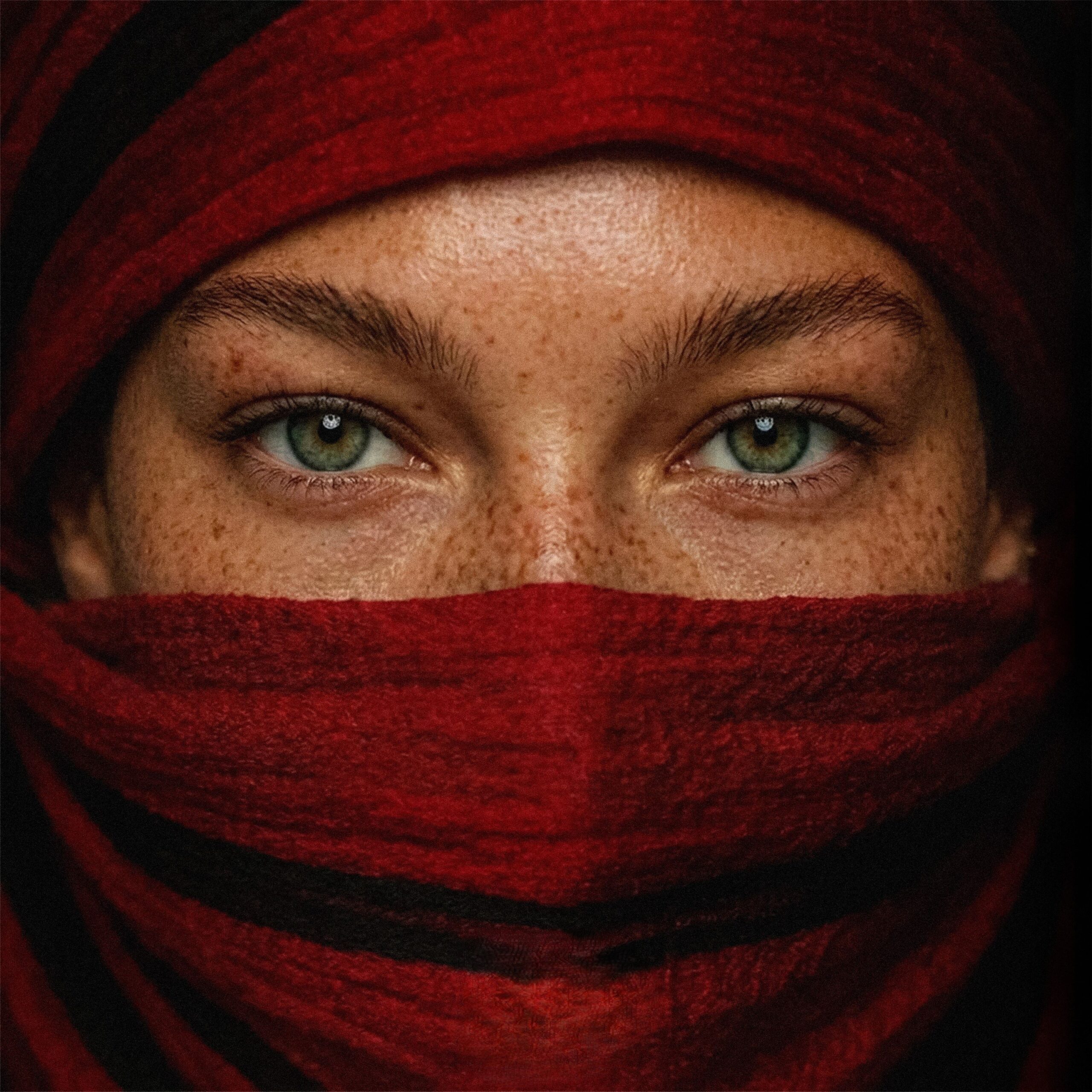 Rhove, Madfingerz - Femmina