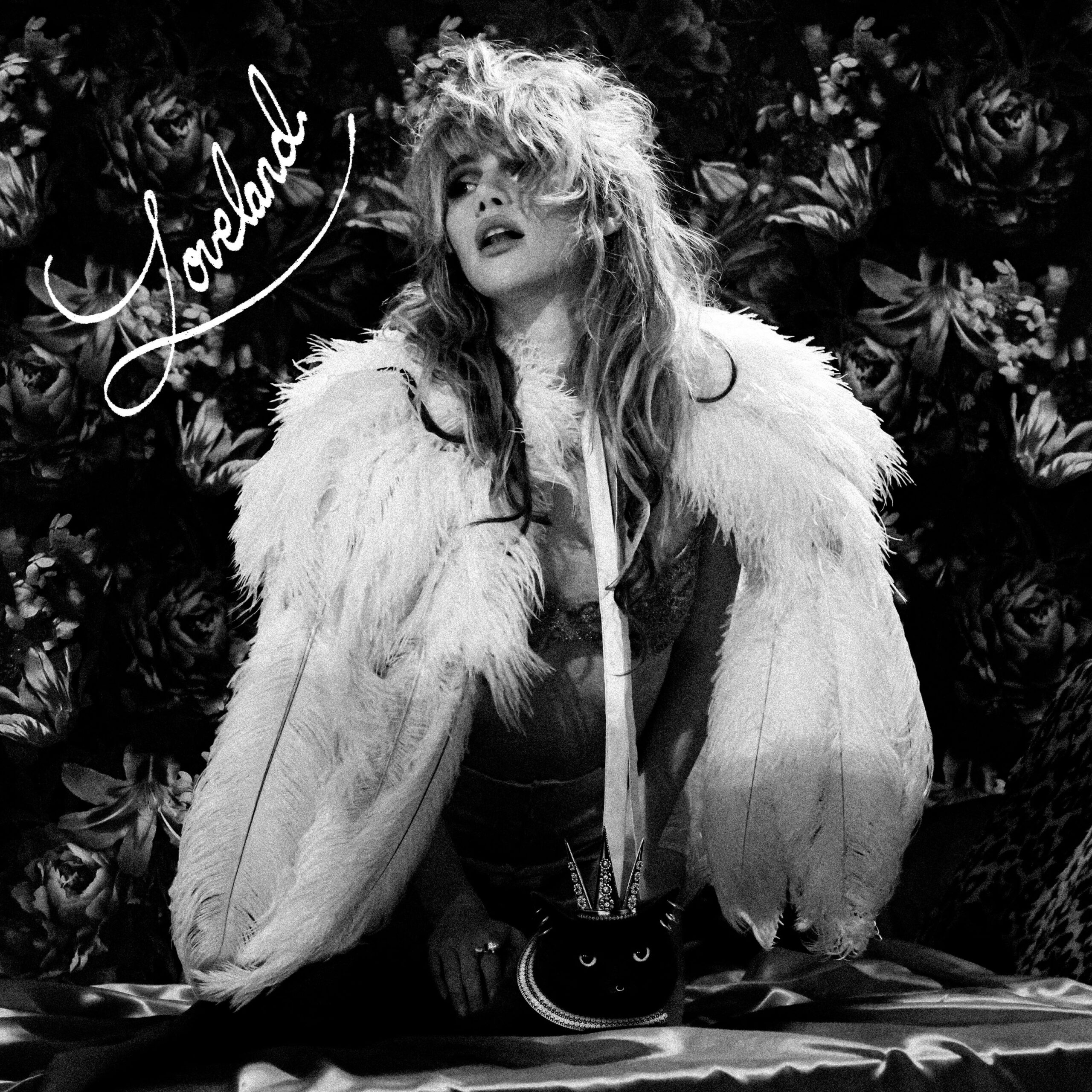 Suki Waterhouse - Tiny Raisin